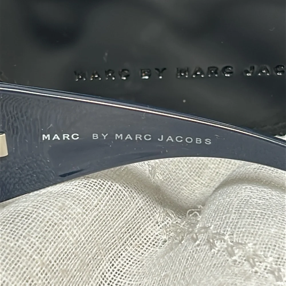 Marc Jacobs MMJ005 gradient shield style sunglasses with case